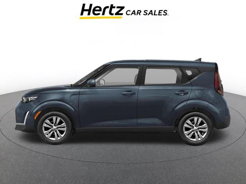 Used 2025 Kia Soul LX w/ LX Technology Package FWD image 3