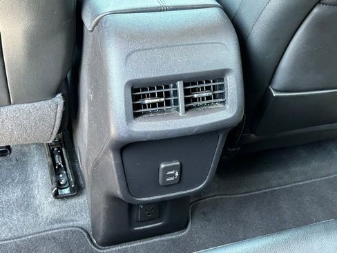 Used 2024 GMC Terrain SLT AWD/4WD image 16