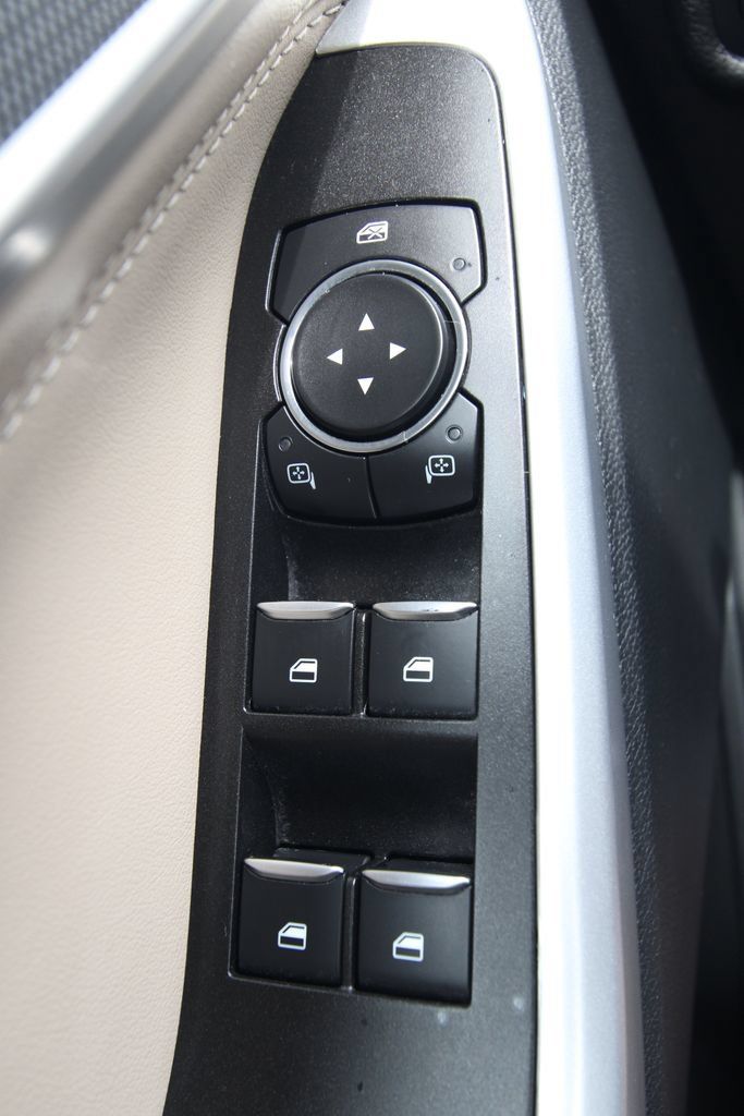 Used 2022 Ford Explorer XLT w/ Equipment Group 202A AWD/4WD image 22