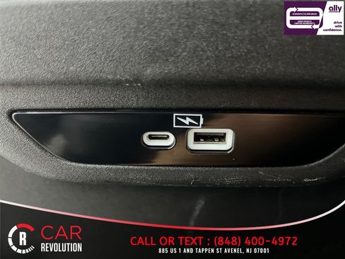Used 2023 Chrysler Pacifica Touring-L FWD image 40