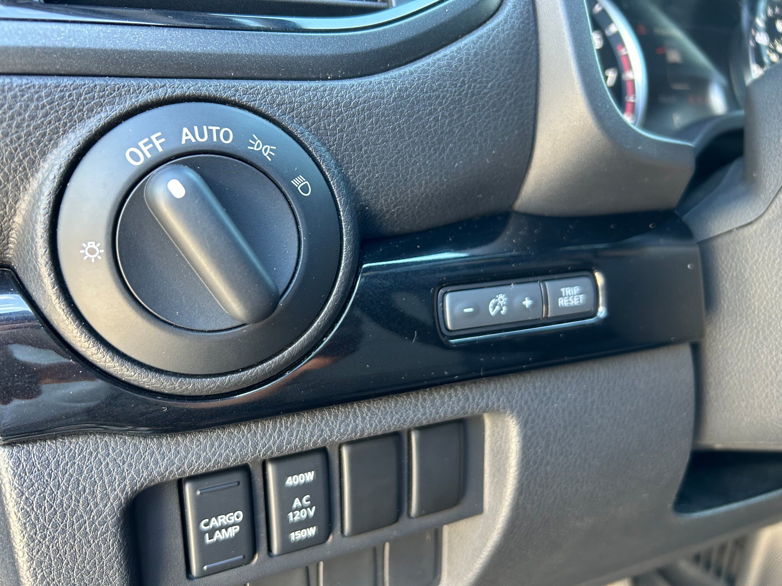 Used 2023 Nissan Titan SV w/ SV Convenience Package AWD/4WD image 14