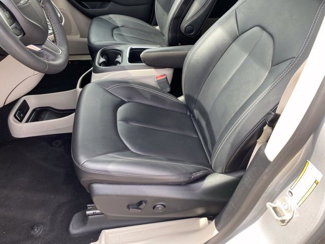 Used 2024 Chrysler Pacifica Touring-L FWD image 15