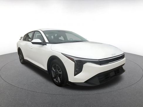 Used 2025 Kia K4 LXS image 3