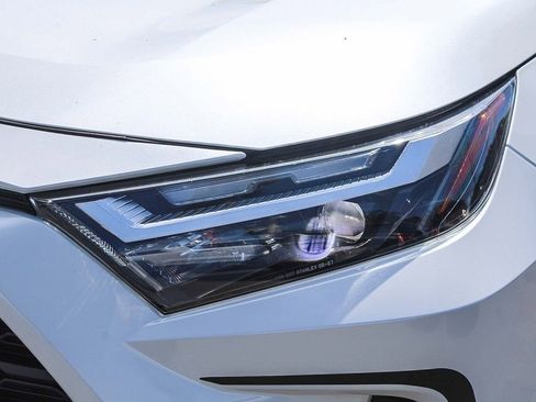 Used 2023 Toyota RAV4 XLE Premium image 8