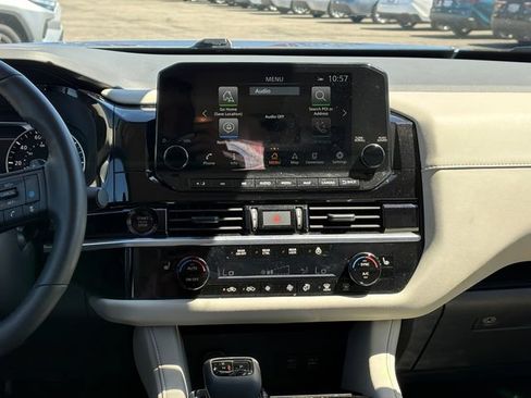 Used 2025 Nissan Pathfinder SL w/ Black Appearance Package FWD image 18