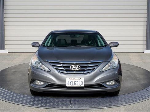 Used 2011 Hyundai Sonata SE w/ Navigation & Sunroof Pkg 4 FWD image 2