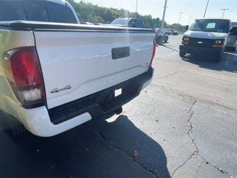 Used 2020 Toyota Tacoma SR image 7
