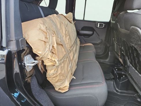 Certified 2019 Jeep Wrangler Unlimited Rubicon image 18