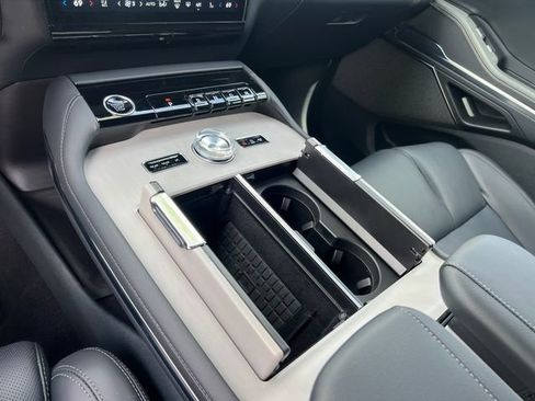 New 2025 Lincoln Navigator L Reserve w/ Jet Appearance Package image 30