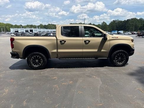 Used 2022 Chevrolet Silverado 1500 ZR2 w/ Technology Package AWD/4WD image 6