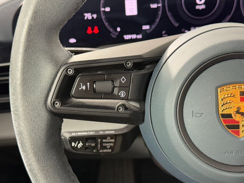 Used 2022 Porsche Taycan image 22