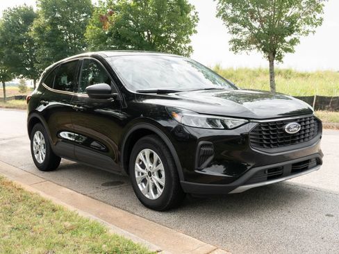 Used 2025 Ford Escape Active FWD image 3