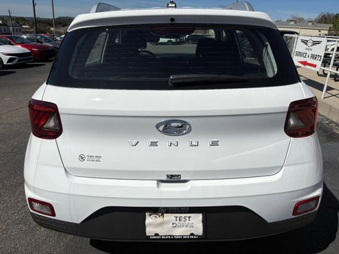 New 2026 Hyundai Venue SEL image 11