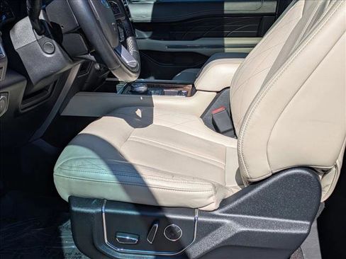 Used 2020 Ford Expedition Platinum image 16