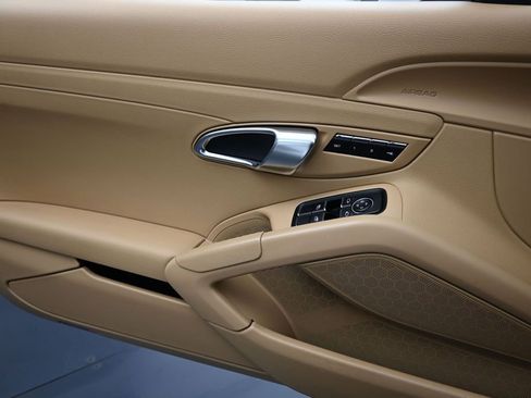 Certified 2017 Porsche 718 Boxster RWD image 22
