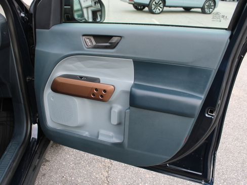 Used 2022 Ford Maverick Lariat image 16