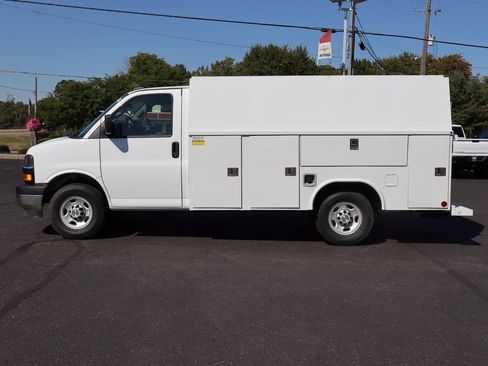 New 2025 Chevrolet Express 3500 w/ Power Convenience Package image 26