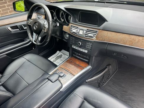 Used 2016 Mercedes-Benz E 350 4MATIC Sedan image 4