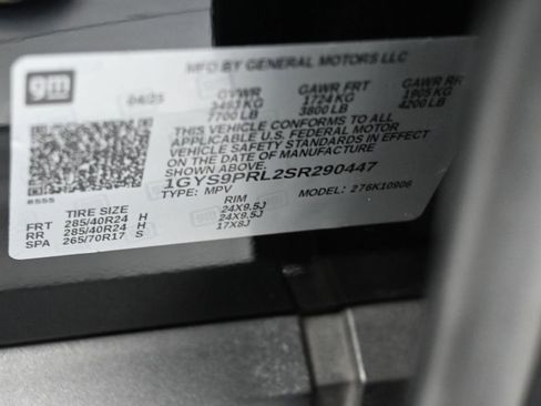 Used 2025 Cadillac Escalade ESV Sport w/ Touring Package image 18