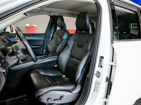 Used 2020 Volvo XC90 T5 Momentum w/ Protection Package Premier AWD/4WD image 14