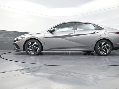 Used 2024 Hyundai Elantra Limited FWD image 34