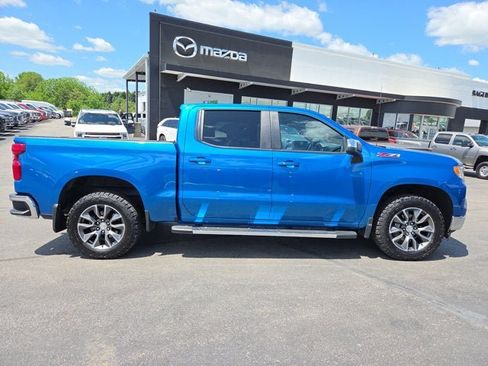 Used 2022 Chevrolet Silverado 1500 LT w/ Z71 Off-Road Package AWD/4WD image 6