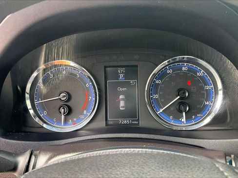 Used 2017 Toyota Corolla XLE FWD image 25