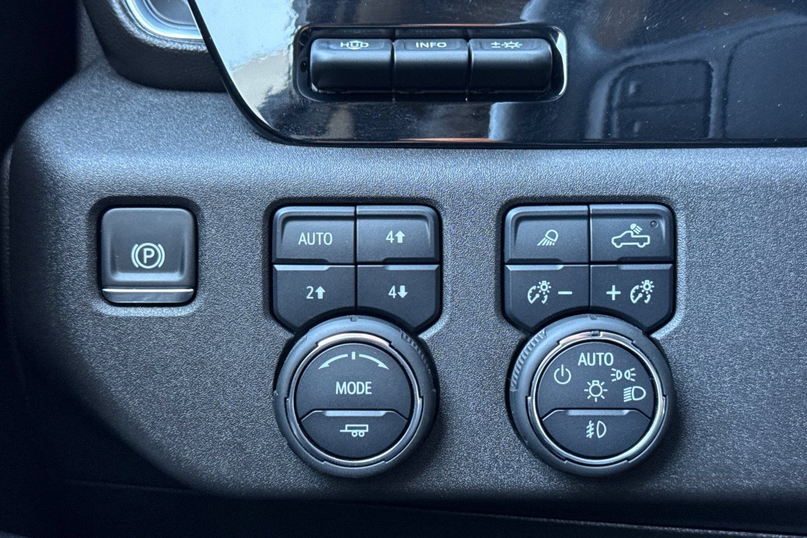 Used 2024 Chevrolet Silverado 2500 LTZ w/ LTZ Convenience Package AWD/4WD image 30