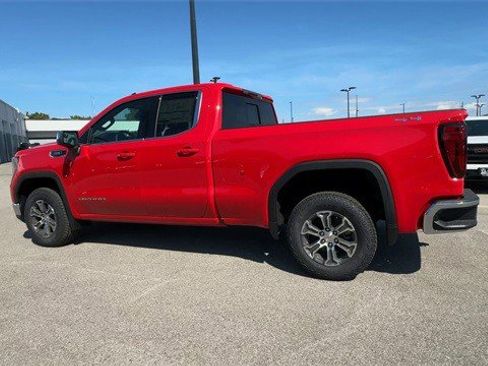 New 2026 GMC Sierra 1500 SLE w/ Preferred Package image 6