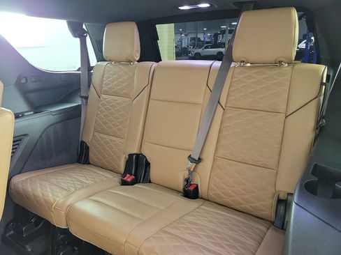 Used 2023 Cadillac Escalade Premium Luxury w/ Performance Package RWD image 10