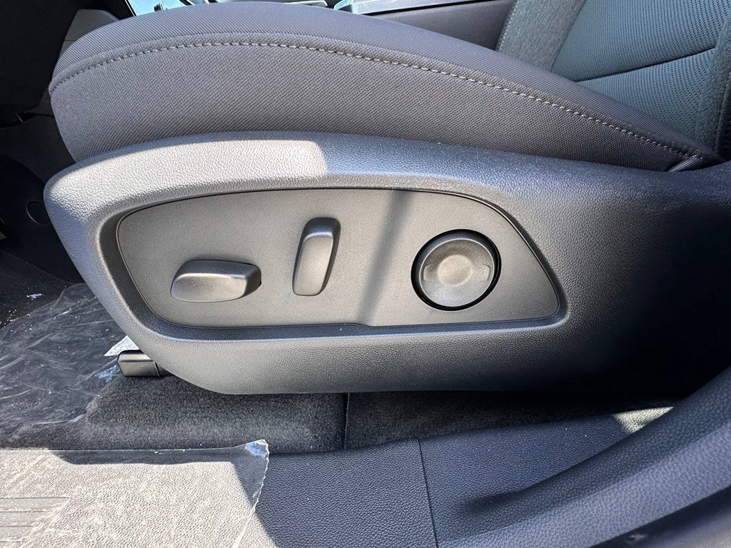 New 2026 GMC Terrain AT4 w/ LPO, Floor Liner Package AWD/4WD image 17