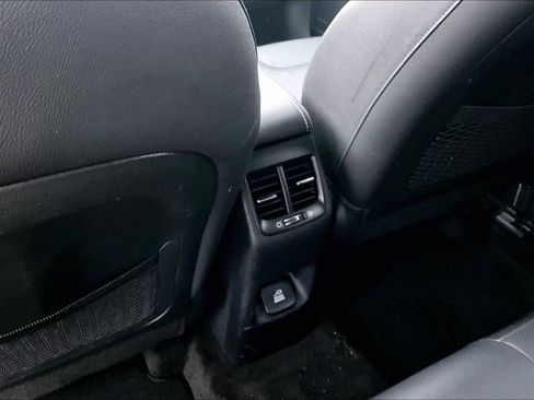 Used 2018 Kia Niro EX w/ EX Premium Package image 10