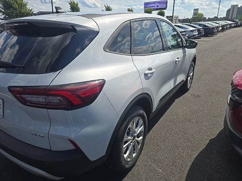 Used 2025 Ford Escape Active AWD/4WD image 3