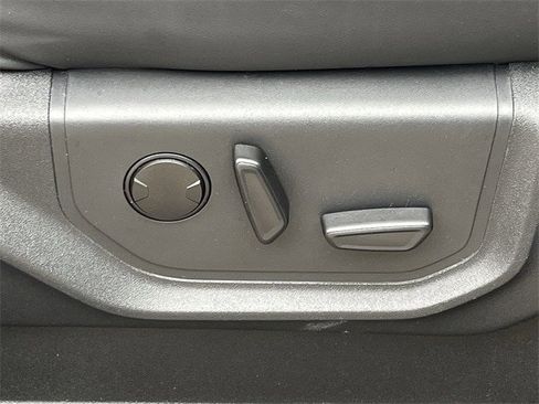 Used 2022 Ford Expedition XLT image 30