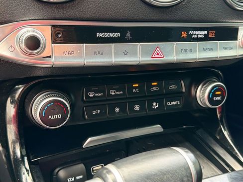 Used 2022 Kia Stinger GT-Line w/ Sun & Sound Package RWD image 16