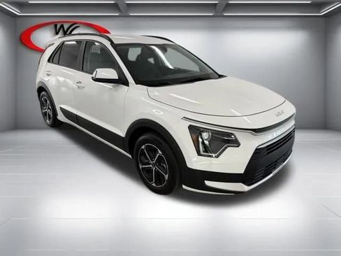 Used 2025 Kia Niro EX FWD image 3