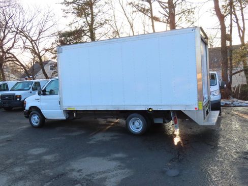 Used 2017 Ford E-350 and Econoline 350 Super Duty w/ Power Windows & Locks Group image 3