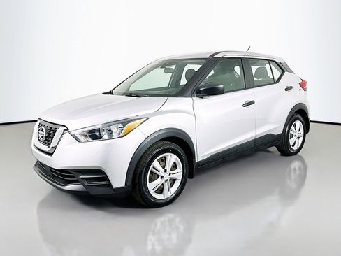 Used 2020 Nissan Kicks S image 4