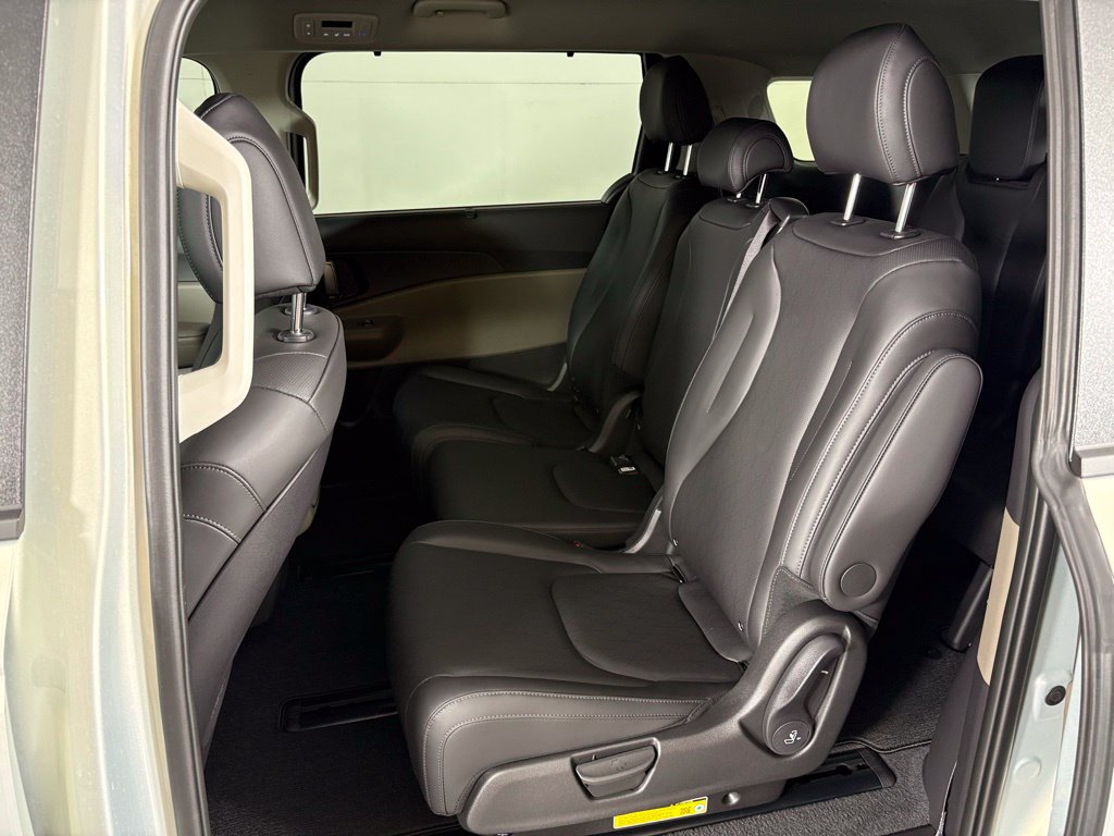 New 2026 Kia Carnival EX FWD image 39