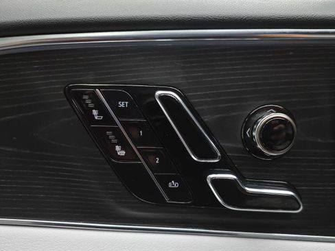 Used 2024 Cadillac Lyriq Luxury RWD image 34