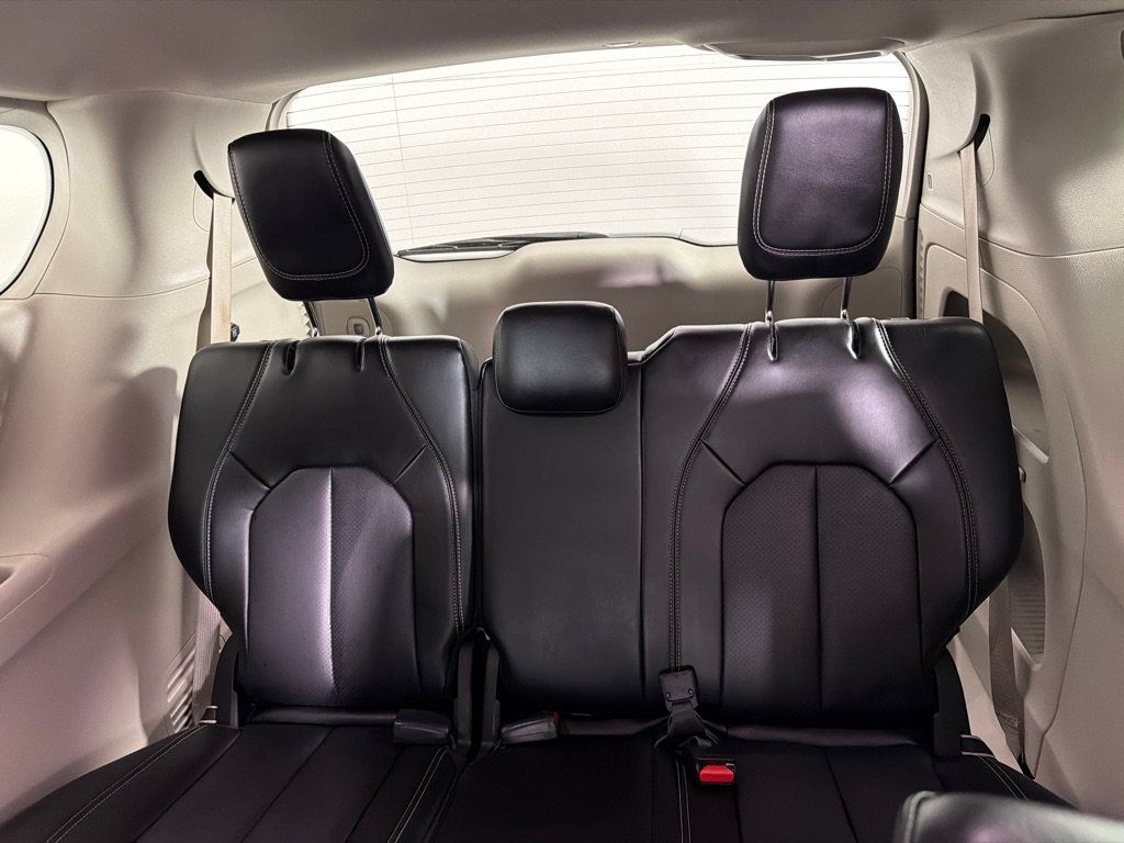 Used 2023 Chrysler Pacifica Touring-L FWD image 20