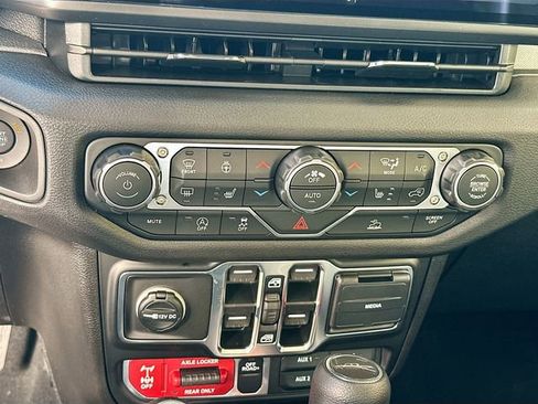 New 2026 Jeep Gladiator Willys AWD/4WD image 16