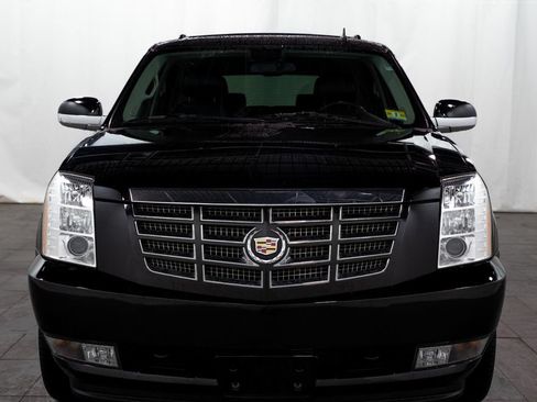 Used 2014 Cadillac Escalade Luxury AWD/4WD image 2