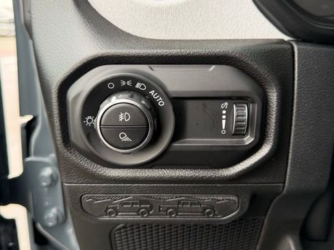 New 2026 Jeep Gladiator Sport AWD/4WD image 18