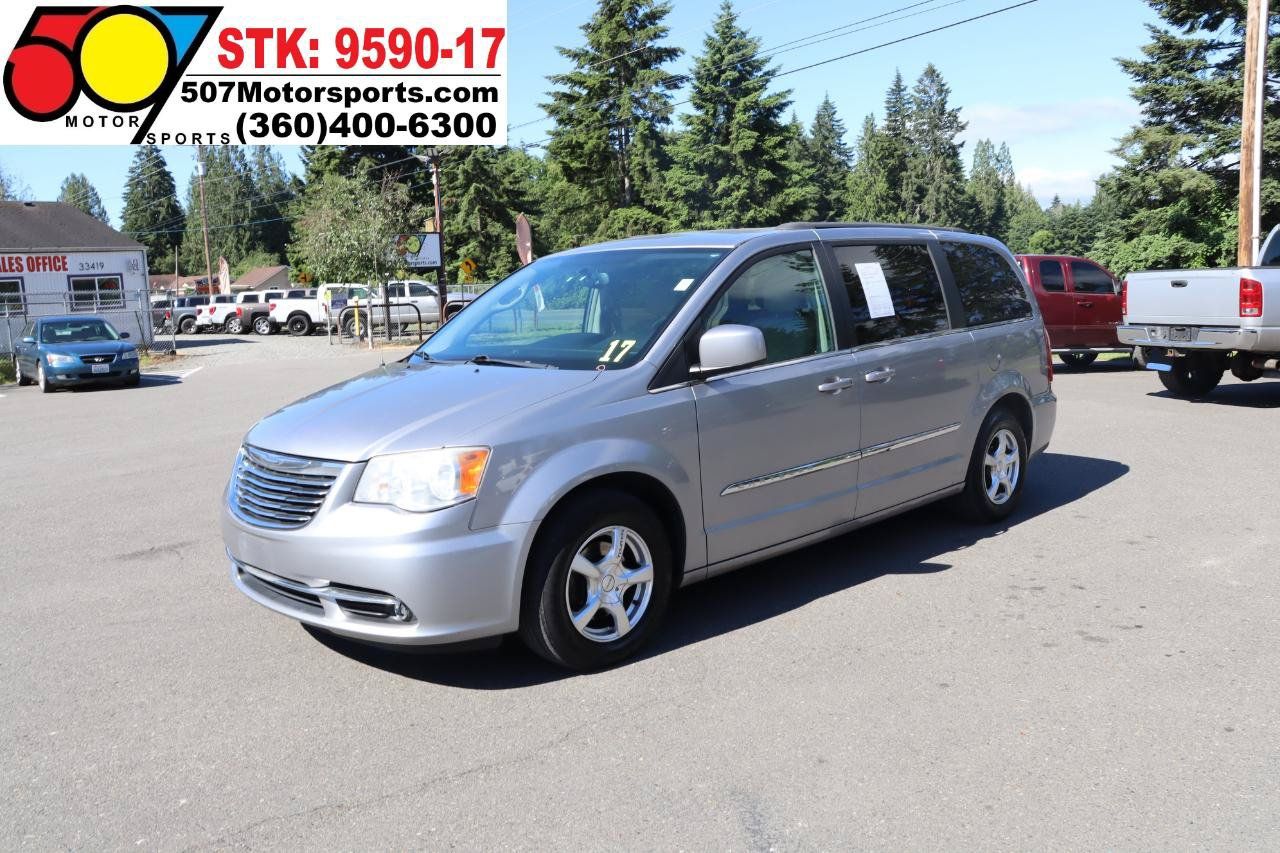 Used 2013 Chrysler Town & Country Touring FWD image 2
