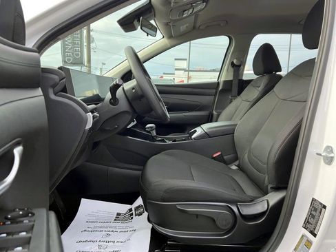 Certified 2025 Hyundai Tucson SE image 8