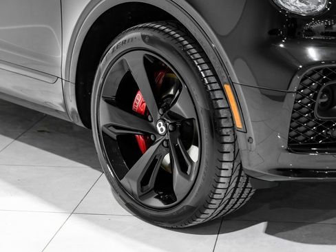 Used 2023 Bentley Bentayga V8 image 64