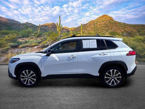Used 2025 Toyota Corolla Cross XLE w/ Convenience Package AWD/4WD image 8