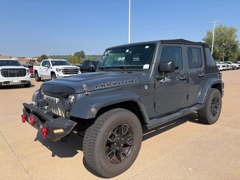 Used 2017 Jeep Wrangler Unlimited Sahara AWD/4WD image 7