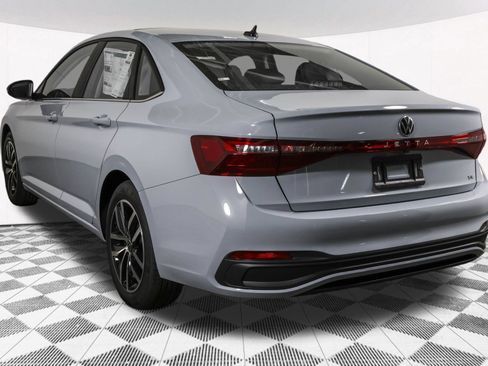 Used 2026 Volkswagen Jetta SE FWD image 16